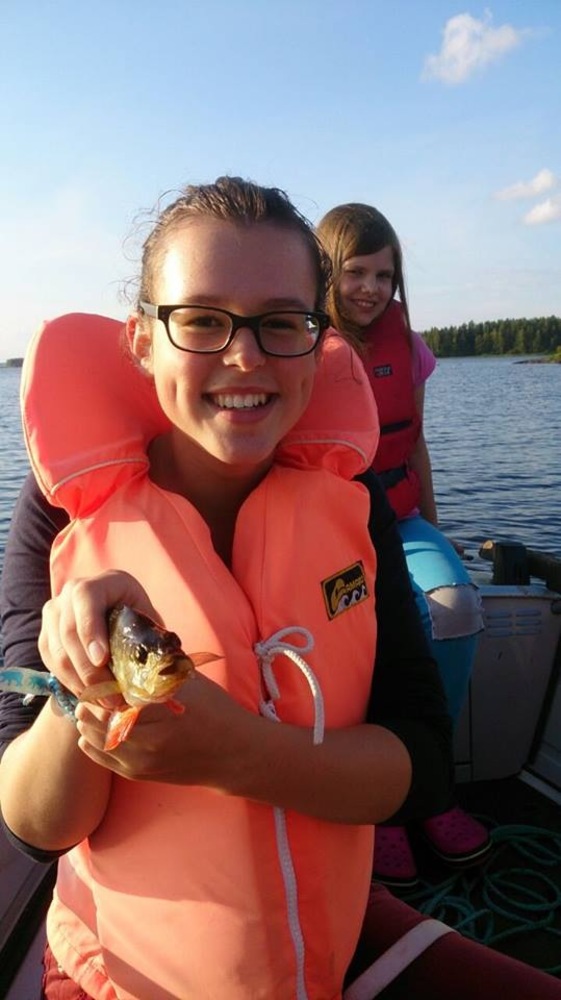 Austauschschülerin im Boot in Finnland